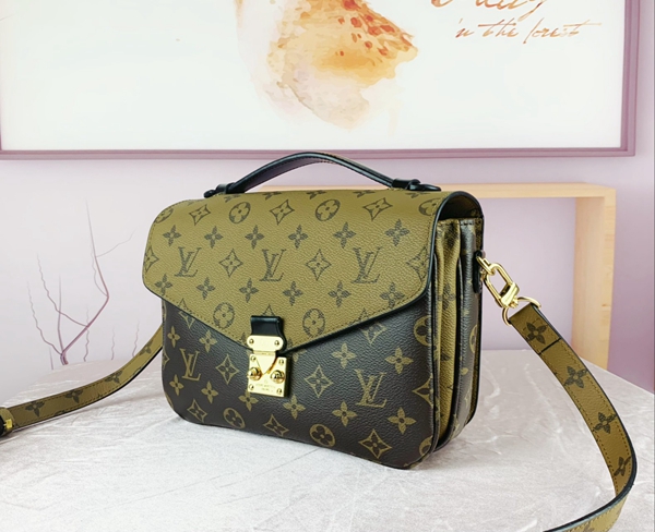 ルイヴィトンバッグ側面デザイン